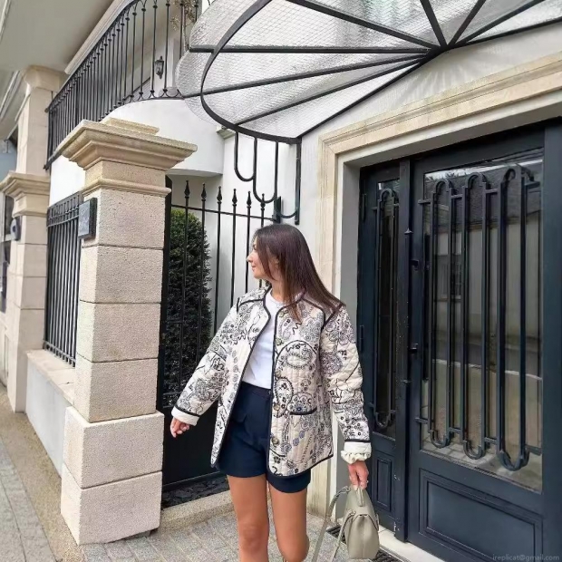 Women's Vintage Paisley Printed Quilted Jacket Polyester Cotton Padded Coat Contrast Piping Round Neck Loose Outerwear For Autumn Winter Women's Vintage Paisley Printed Quilted Jacket Polyester Cotton Padded Coat Contrast Piping Round Neck Loose Outerwear For Autumn Winter