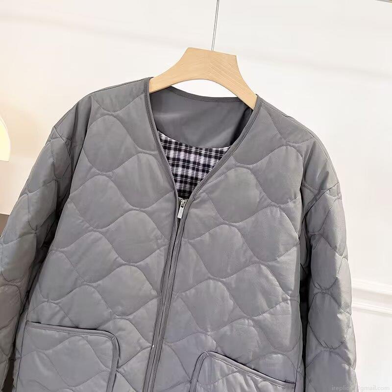 Women's Casual Diamond Quilted Padded Jacket Fashionable V-Neck Winter Warm Cotton Coat With Plaid Lining And Zipper Pockets