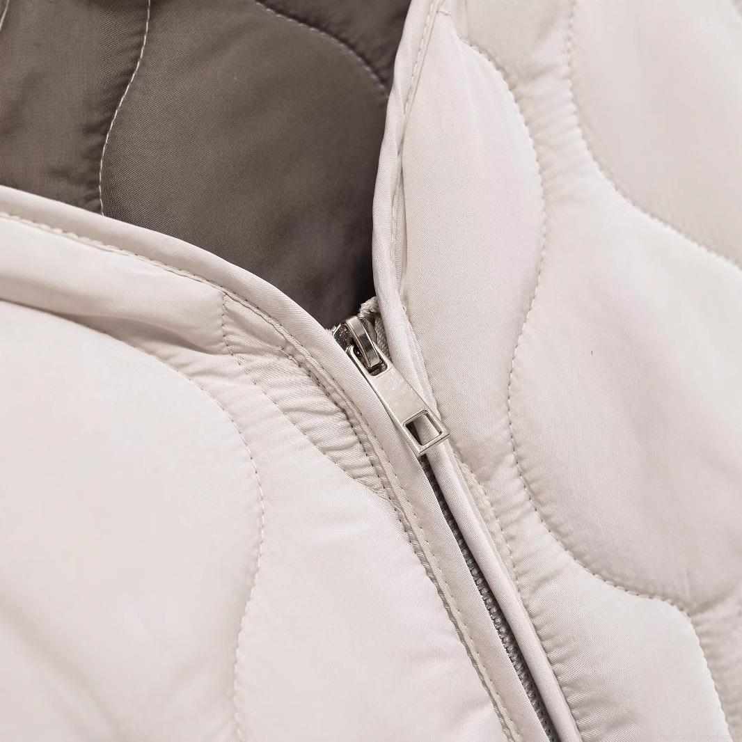 Women's Quilted Puffer Jacket Round Neck Wave Stitch Lightweight Warm Winter Coat Solid Color Streetwear Loose Outerwear With Pockets Zipper Closure