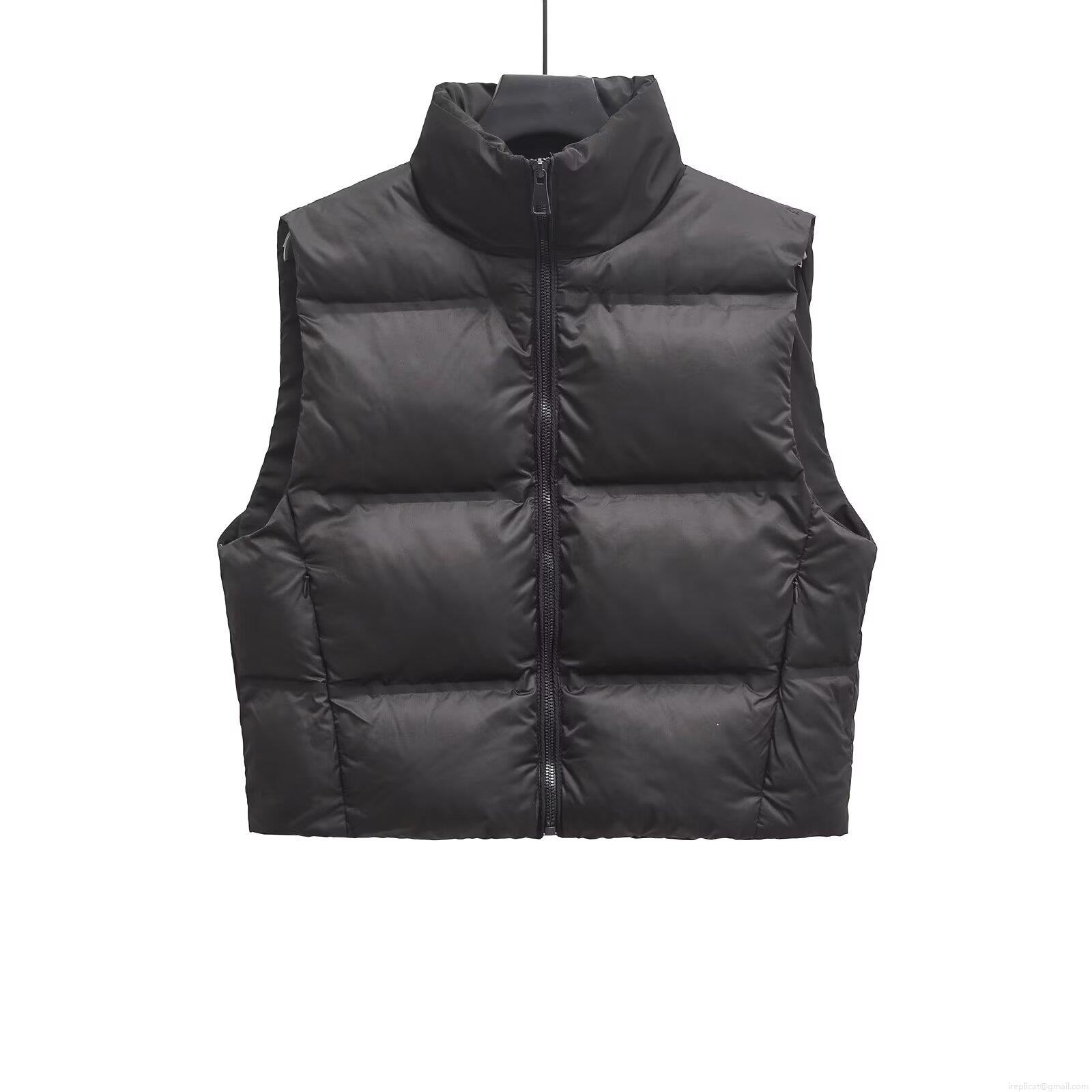 Women's Puffer Vest Polyester Quilted Sleeveless Jacket Stand Collar Warm Padded Outerwear for Winter Autumn Casual Solid Color Gilet for Women