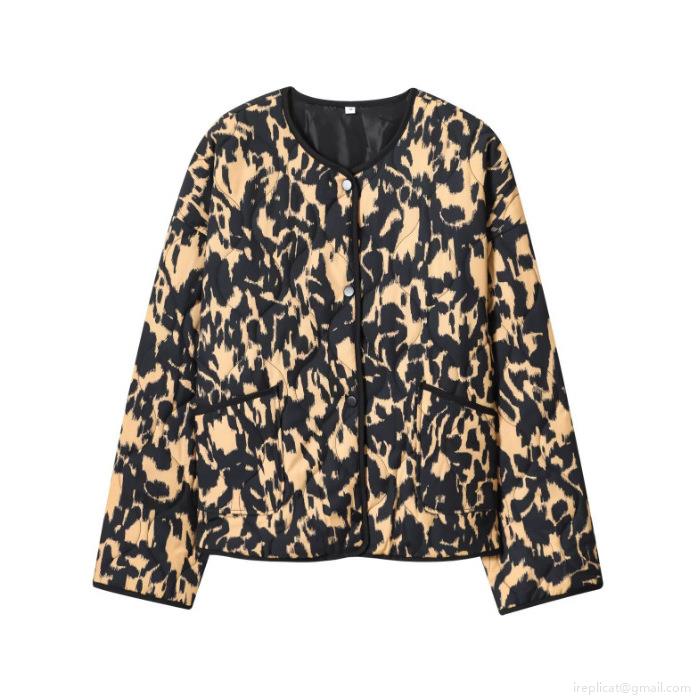 Women's Fashion Leopard Print Quilted Jacket Lightweight Padded Puffer Coat Round Neck Button Down Outerwear with Pockets for Autumn Winter Casual Streetwear